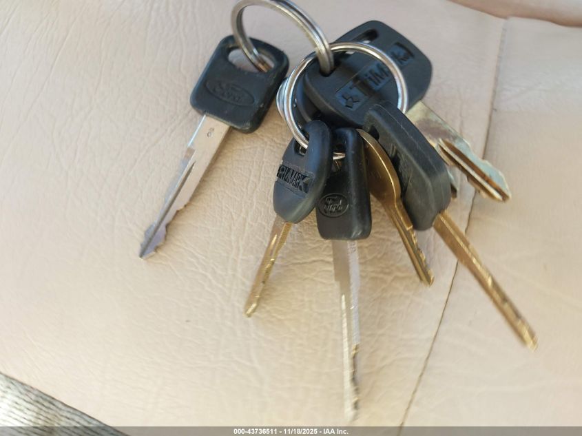 2000 Ford F550 Super Duty Stripped Chass VIN: 3FCLF53S2YJA07922 Lot: 43736511