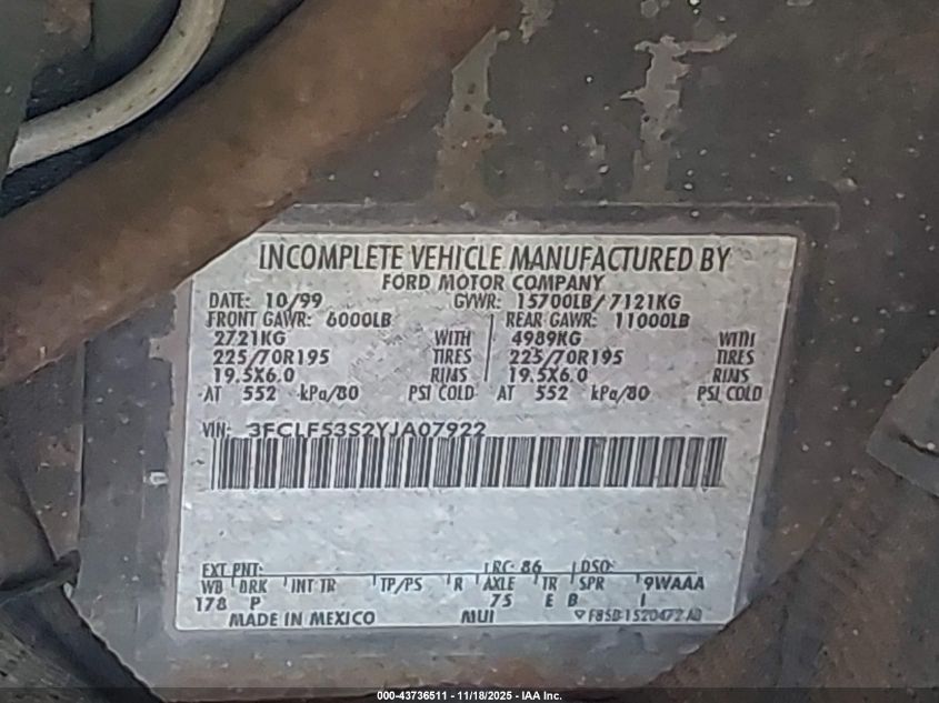 2000 Ford F550 Super Duty Stripped Chass VIN: 3FCLF53S2YJA07922 Lot: 43736511