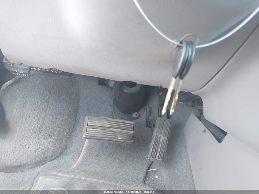 1999 Dodge Grand Caravan VIN: 2B4GP24G8XR145930 Lot: 43736588