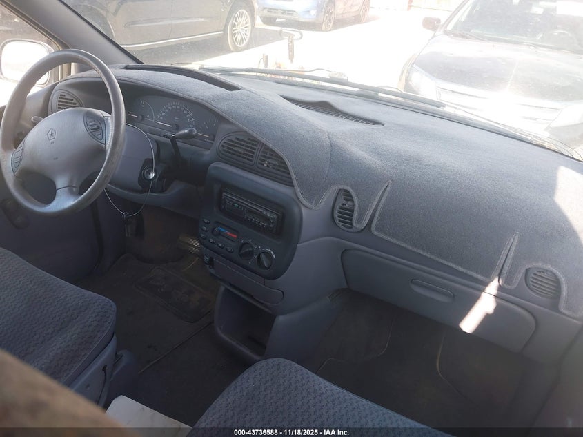2B4GP24G8XR145930 1999 DODGE CARAVAN photo no. 5