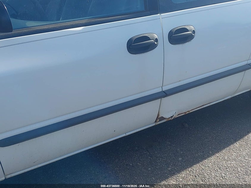 1999 Dodge Grand Caravan VIN: 2B4GP24G8XR145930 Lot: 43736588