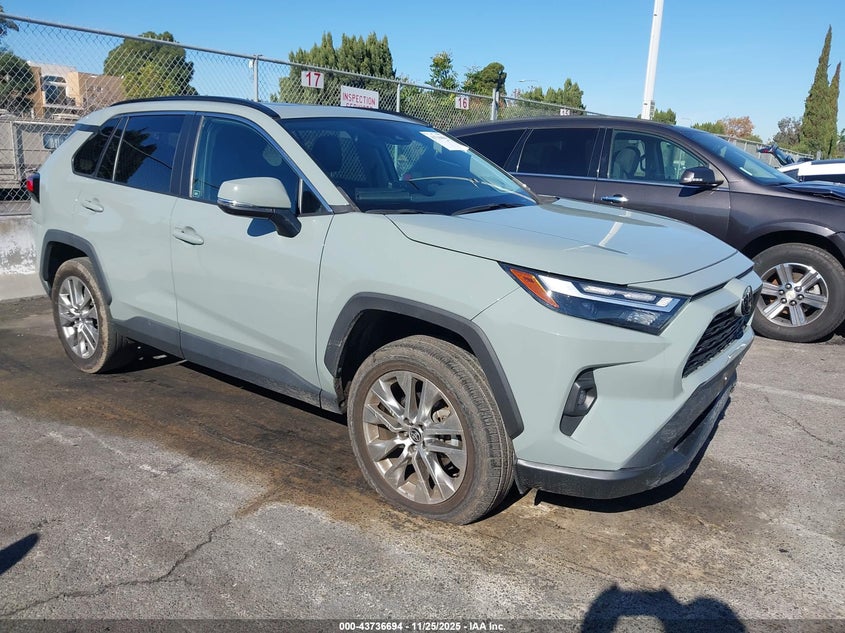 TOYOTA RAV4 XLE PREMIUM