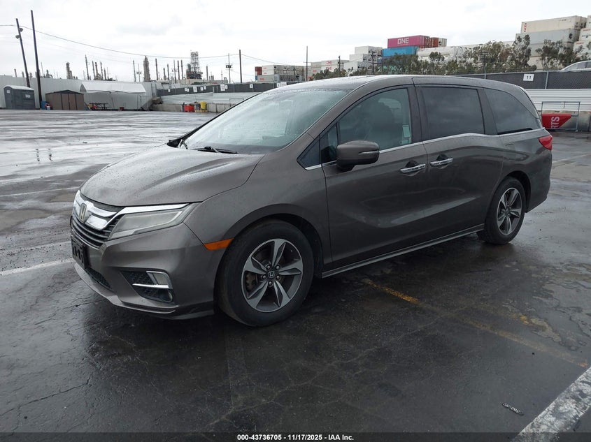 5FNRL6H84JB090462 2018 HONDA ODYSSEY photo no. 2