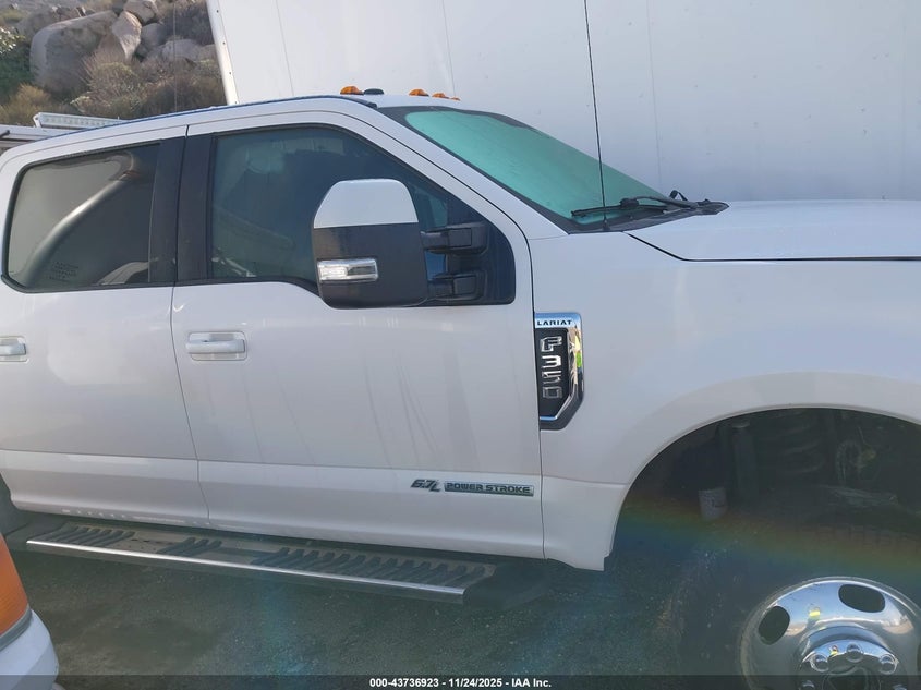 2018 Ford F-350 Chassis Lariat VIN: 1FD8W3HT4JEC58619 Lot: 43736923