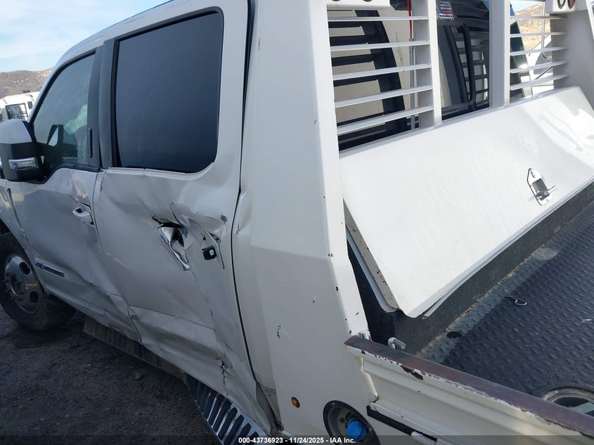 2018 Ford F-350 Chassis Lariat VIN: 1FD8W3HT4JEC58619 Lot: 43736923