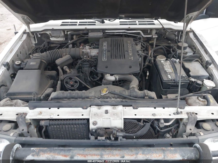 2000 Mitsubishi Montero VIN: JA4MR51R0YJ002963 Lot: 43736949