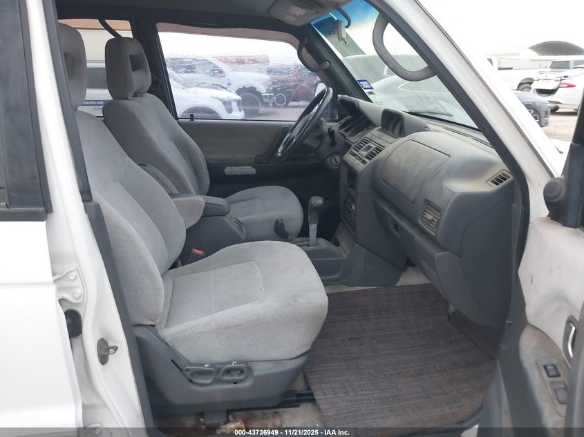 JA4MR51R0YJ002963 2000 MITSUBISHI MONTERO photo no. 5