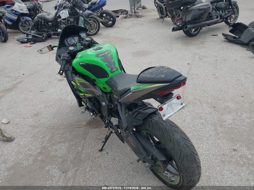 JKBZXJG11KA001779 2019 KAWASAKI ZX photo no. 3