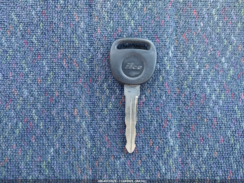 2000 Chevrolet Astro VIN: 1GCDM19W6YB141125 Lot: 43737078