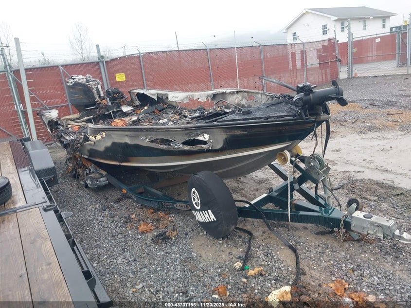 2003 LUND PRO V 205 BOAT AND TRAILER auction photo 1