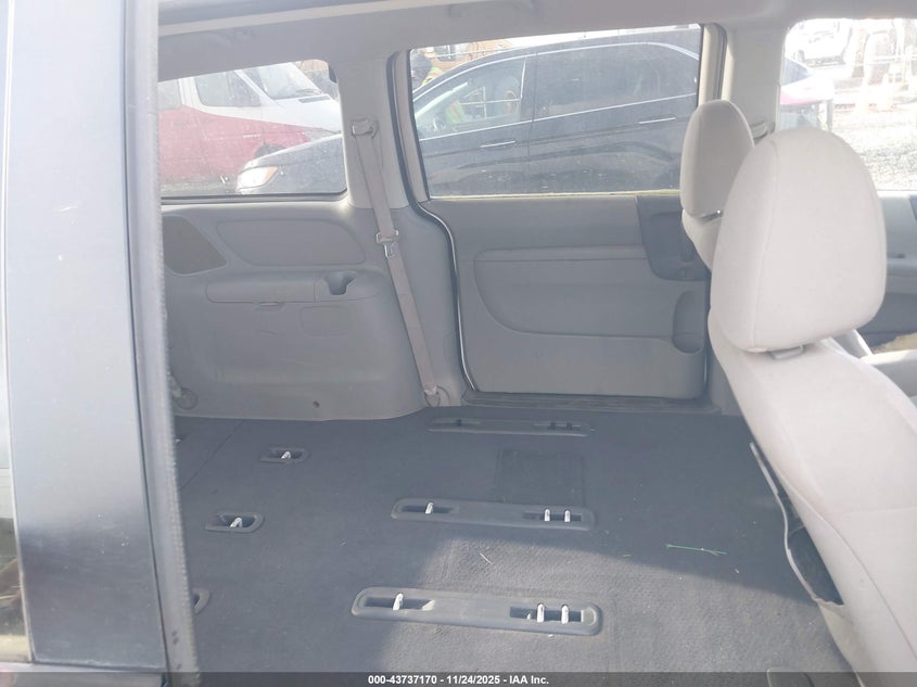 KNDMG4C32A6357320 2010 KIA SEDONA photo no. 8