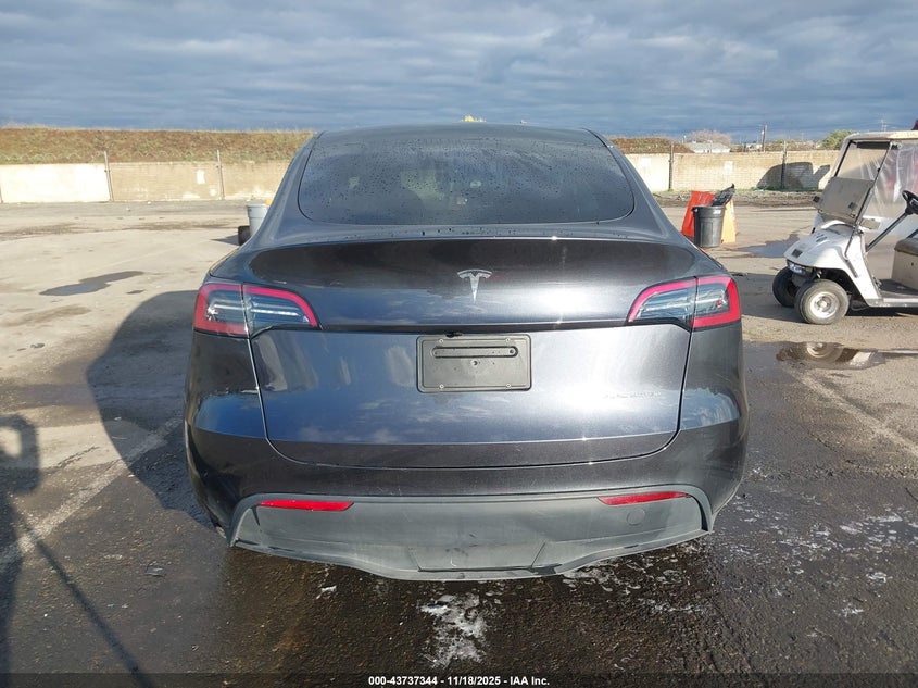 2024 Tesla Model Y Long Range Dual Motor All-Wheel Drive VIN: 7SAYGDEE7RF112936 Lot: 43737344
