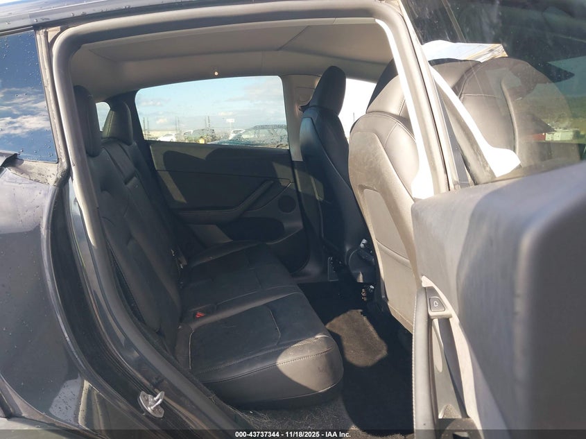 2024 Tesla Model Y Long Range Dual Motor All-Wheel Drive VIN: 7SAYGDEE7RF112936 Lot: 43737344