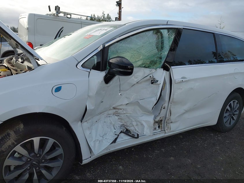 2024 Chrysler Pacifica Hybrid Select VIN: 2C4RC1S79RR174487 Lot: 43737358