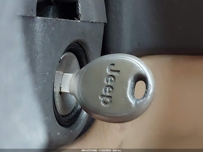 1999 Jeep Cherokee Classic/Sport VIN: 1J4FF68S8XL597869 Lot: 43737456