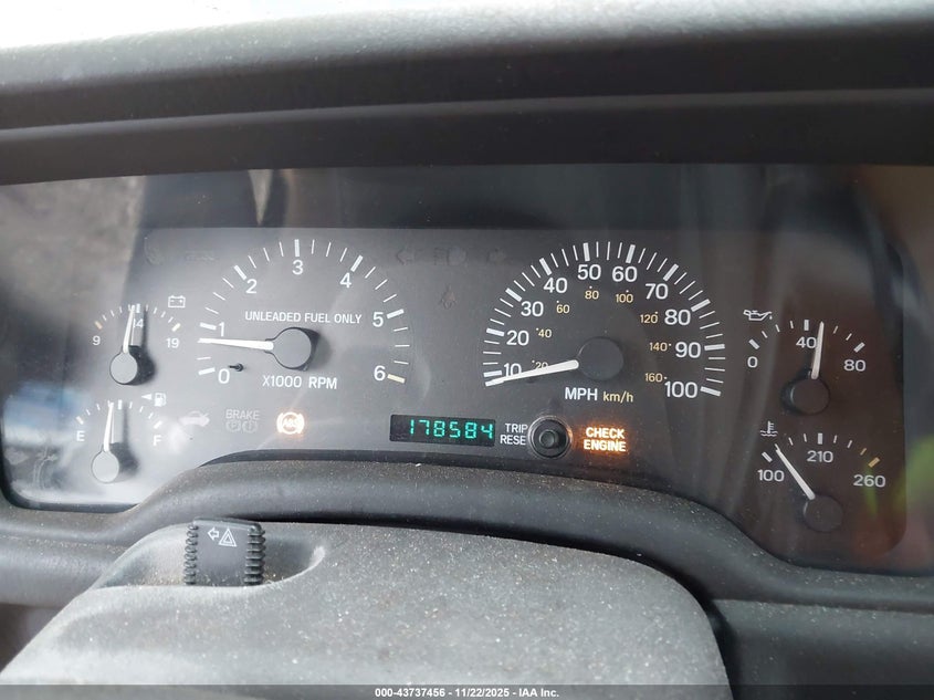 1999 Jeep Cherokee Classic/Sport VIN: 1J4FF68S8XL597869 Lot: 43737456