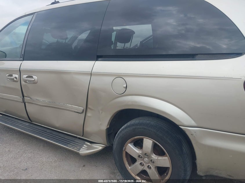 2005 Dodge Grand Caravan Sxt VIN: 2D4GP44LX5R225080 Lot: 43737555