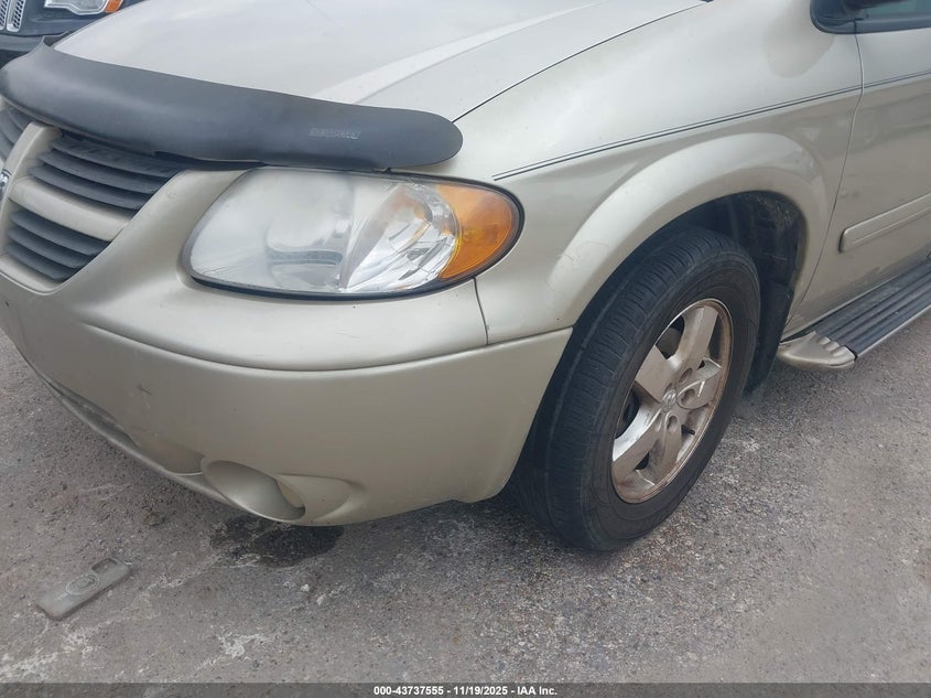 2005 Dodge Grand Caravan Sxt VIN: 2D4GP44LX5R225080 Lot: 43737555