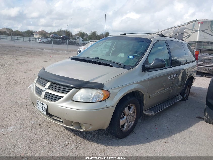 2D4GP44LX5R225080 2005 DODGE CARAVAN photo no. 2