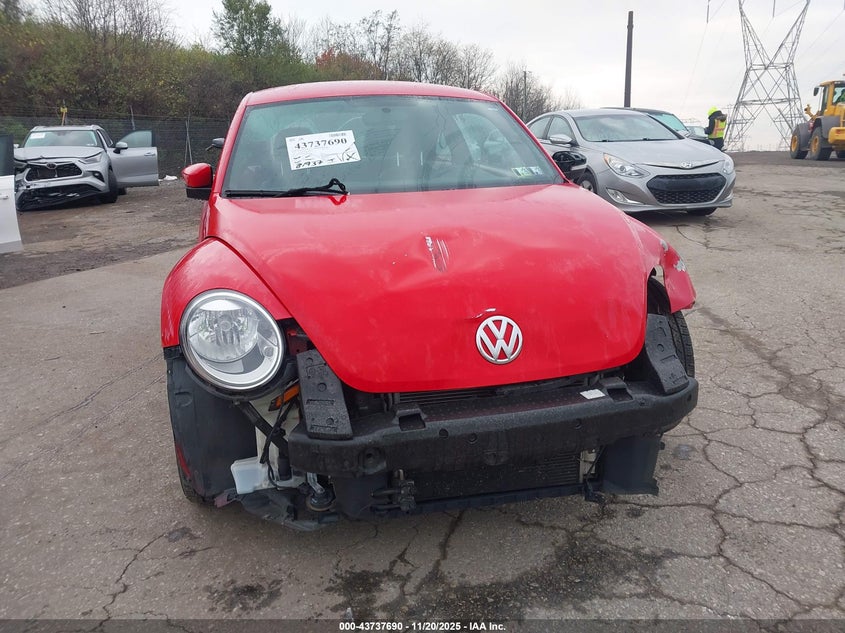 2012 Volkswagen Beetle 2.5L VIN: 3VWJP7AT5CM660700 Lot: 43737690