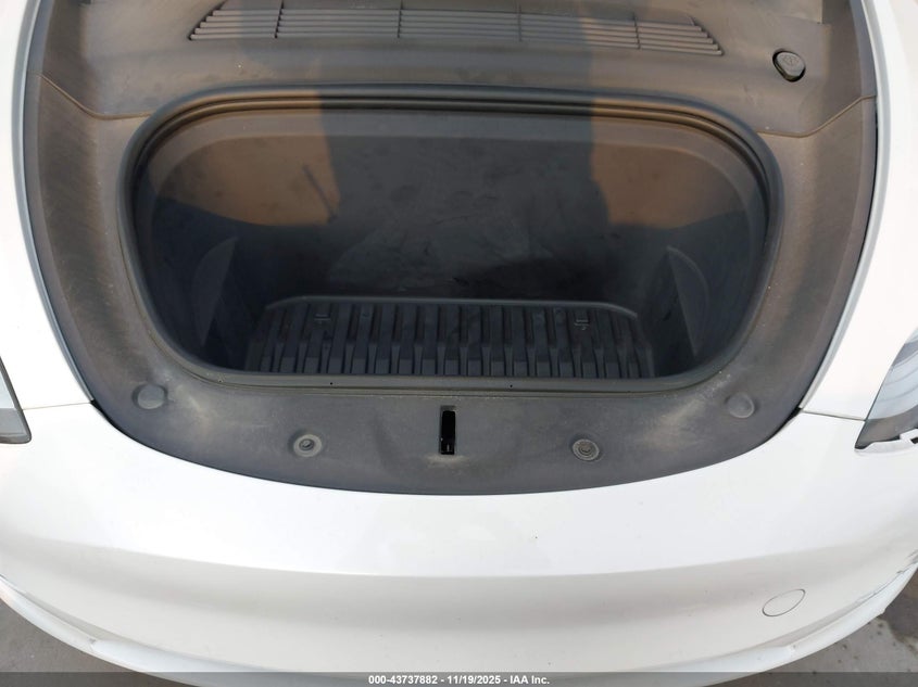 2020 Tesla Model Y Long Range Dual Motor All-Wheel Drive VIN: 5YJYGDEE7LF011142 Lot: 43737882