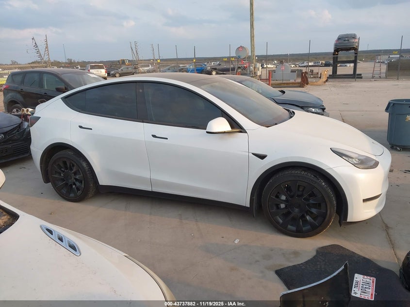 2020 Tesla Model Y Long Range Dual Motor All-Wheel Drive VIN: 5YJYGDEE7LF011142 Lot: 43737882