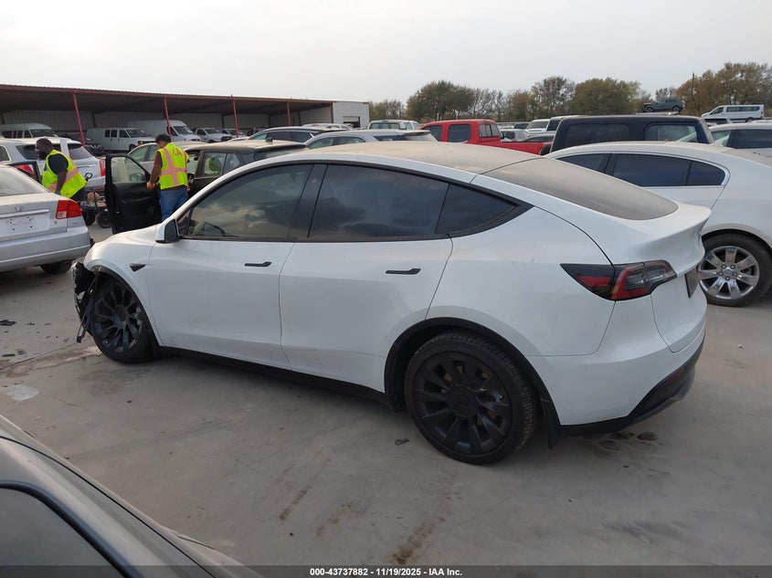 2020 Tesla Model Y Long Range Dual Motor All-Wheel Drive VIN: 5YJYGDEE7LF011142 Lot: 43737882