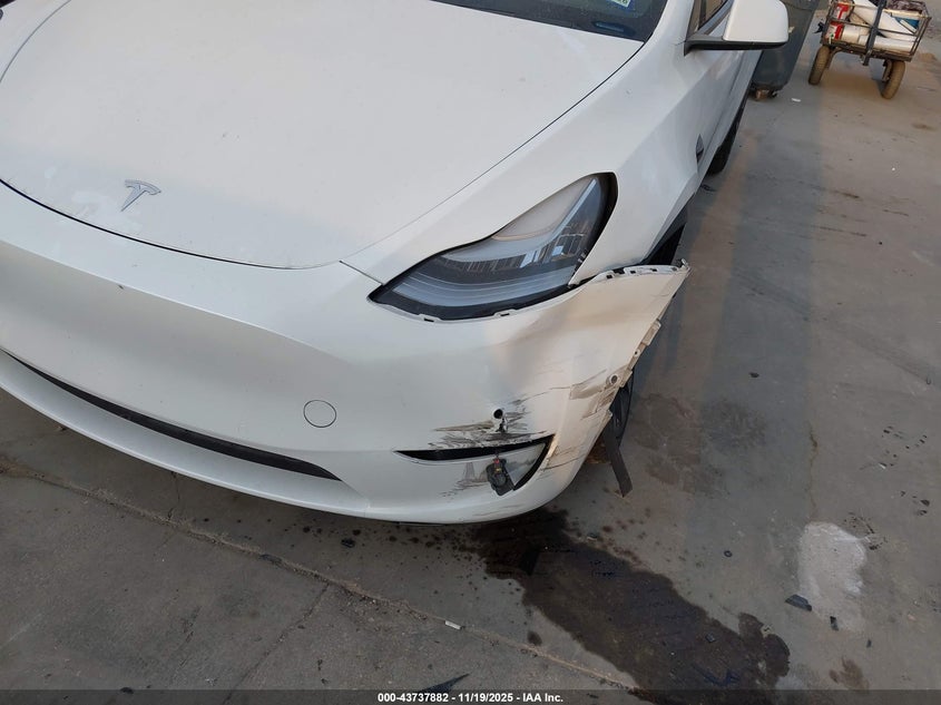 2020 Tesla Model Y Long Range Dual Motor All-Wheel Drive VIN: 5YJYGDEE7LF011142 Lot: 43737882