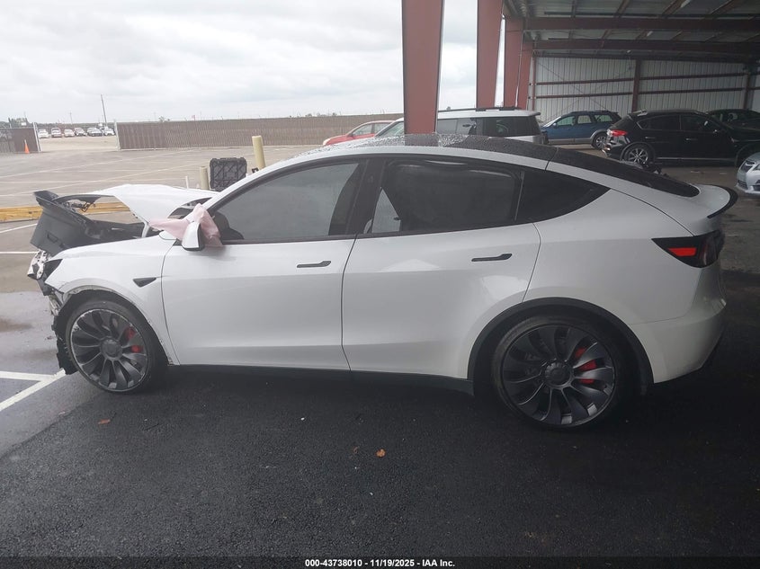 2024 Tesla Model Y Performance Dual Motor All-Wheel Drive VIN: 7SAYGDEF6RF107770 Lot: 43738010