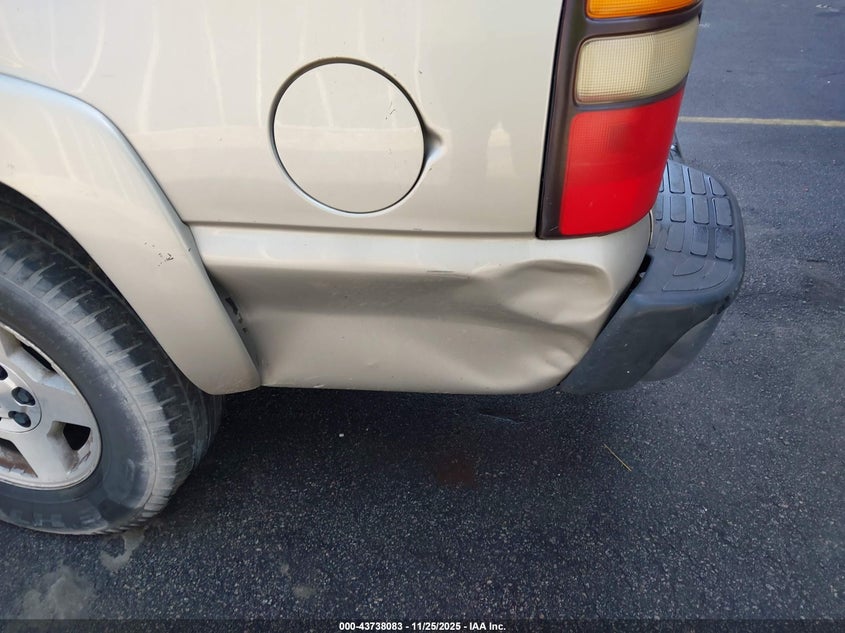 2005 Chevrolet Suburban 1500 Lt VIN: 3GNEC16Z05G160544 Lot: 43738083