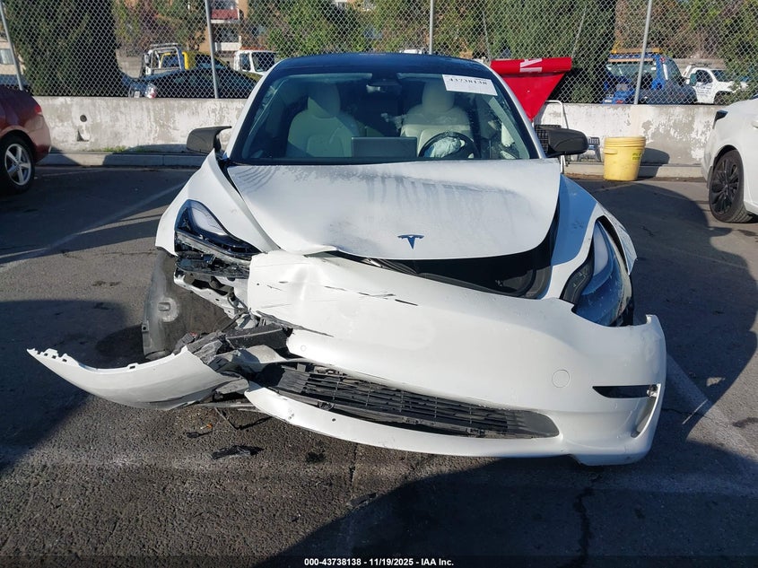 2022 Tesla Model 3 Long Range Dual Motor All-Wheel Drive VIN: 5YJ3E1EB9NF137185 Lot: 43738138