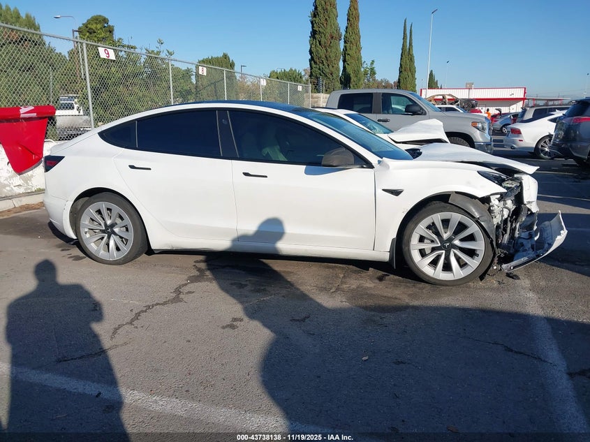 2022 Tesla Model 3 Long Range Dual Motor All-Wheel Drive VIN: 5YJ3E1EB9NF137185 Lot: 43738138