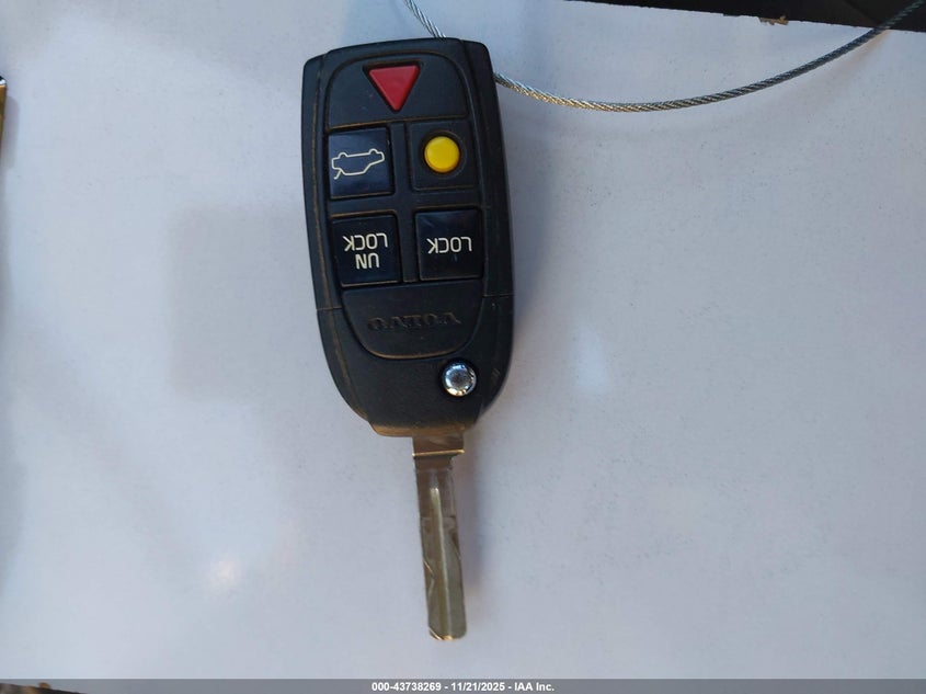 2004 Volvo S60 2.5T Awd VIN: YV1RH59HX42383147 Lot: 43738269