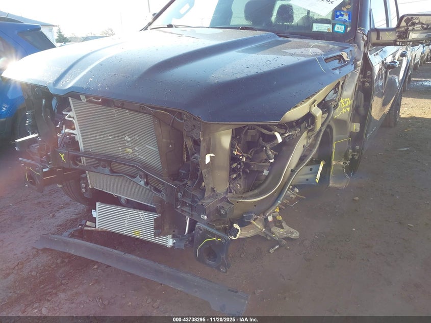 2025 RAM 1500 auction photo 6