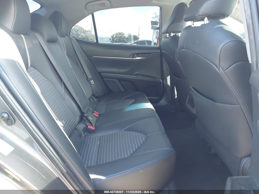 4T1B11HK8JU144645 2018 TOYOTA CAMRY photo no. 8