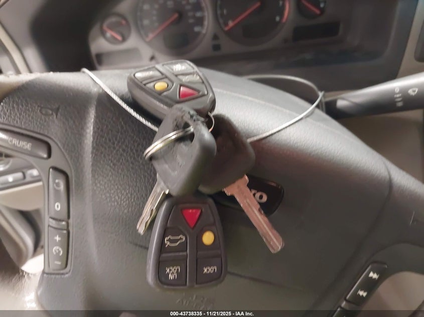 2002 Volvo V70 Xc VIN: YV1SZ58D421073740 Lot: 43738335