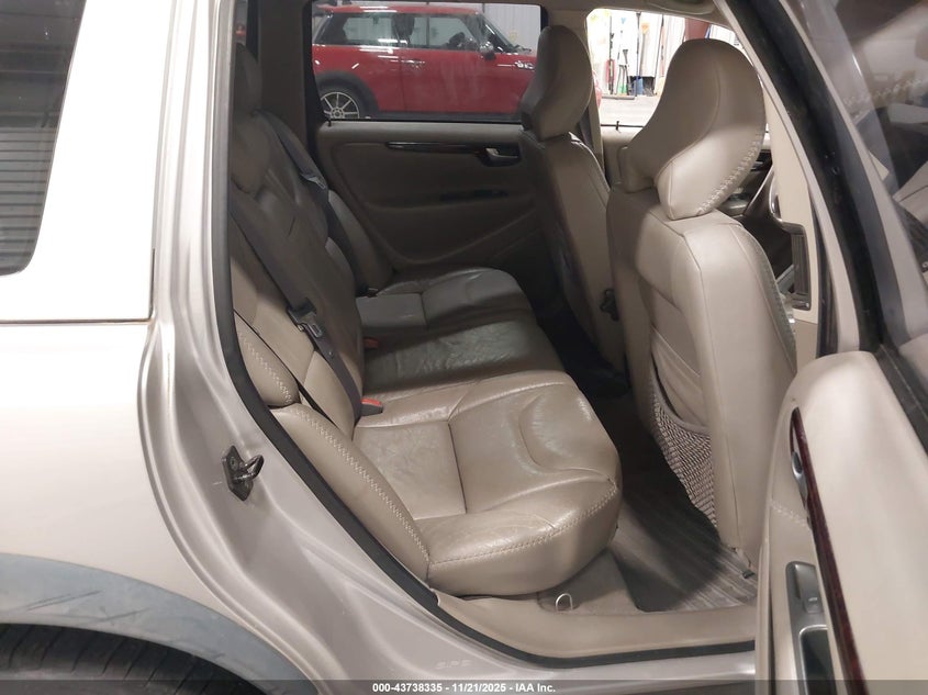 2002 Volvo V70 Xc VIN: YV1SZ58D421073740 Lot: 43738335