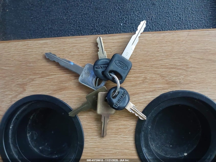 2001 Ford F550 Super Duty Stripped Chass VIN: 1FCNF53S810A06449 Lot: 43738615