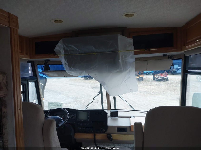 2001 Ford F550 Super Duty Stripped Chass VIN: 1FCNF53S810A06449 Lot: 43738615