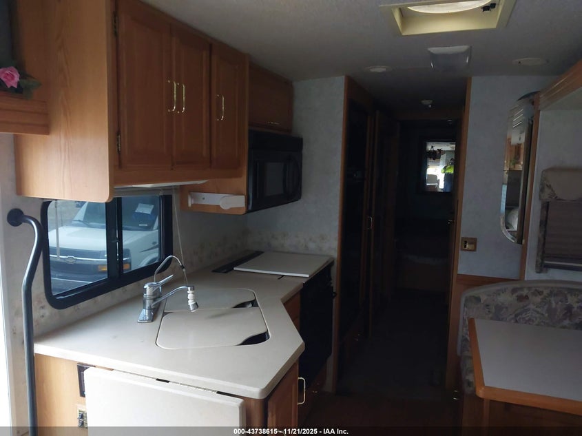 2001 Ford F550 Super Duty Stripped Chass VIN: 1FCNF53S810A06449 Lot: 43738615