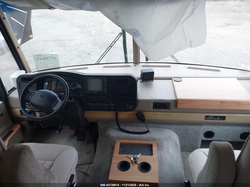 2001 Ford F550 Super Duty Stripped Chass VIN: 1FCNF53S810A06449 Lot: 43738615