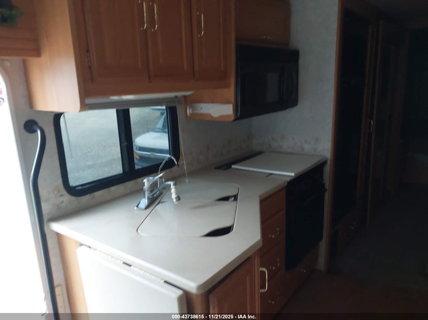 2001 Ford F550 Super Duty Stripped Chass VIN: 1FCNF53S810A06449 Lot: 43738615