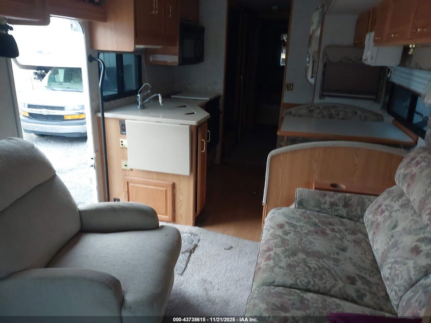 2001 Ford F550 Super Duty Stripped Chass VIN: 1FCNF53S810A06449 Lot: 43738615