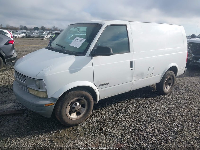 1GCDM19WX1B136547 2001 CHEVROLET ASTRO photo no. 2