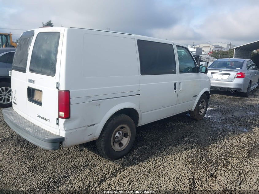 1GCDM19WX1B136547 2001 CHEVROLET ASTRO photo no. 4