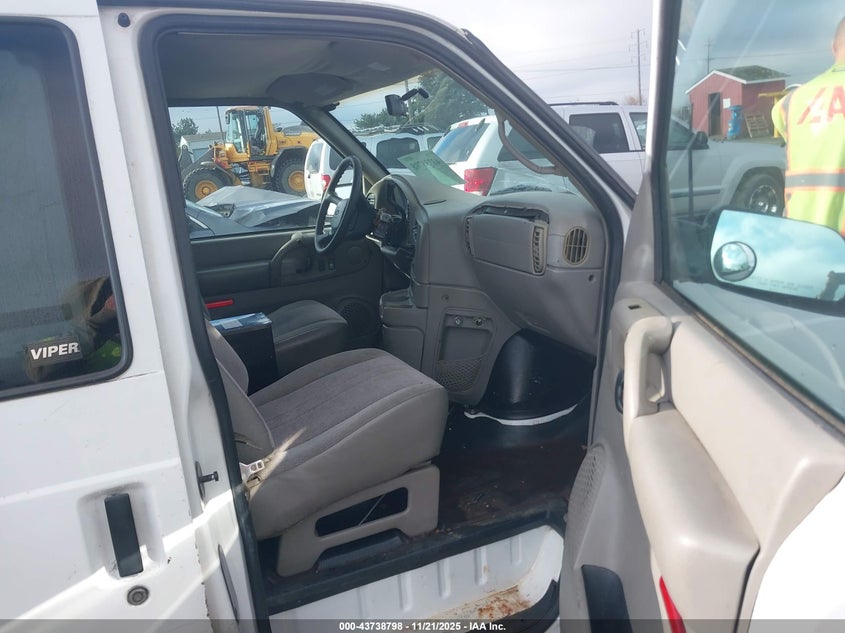1GCDM19WX1B136547 2001 CHEVROLET ASTRO photo no. 5