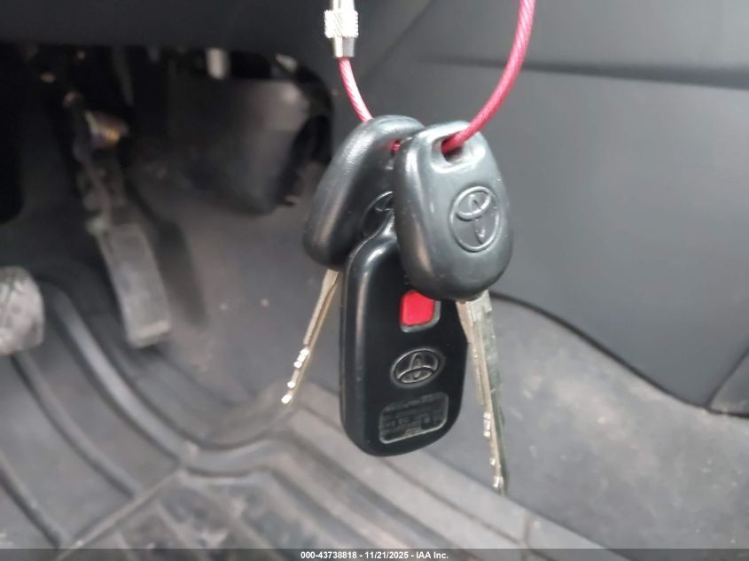 2005 Toyota Matrix Xr VIN: 2T1KR32E05C370855 Lot: 43738818