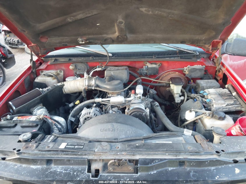 1996 Chevrolet Suburban C1500 VIN: 1GNEC16R5TJ385599 Lot: 43738939