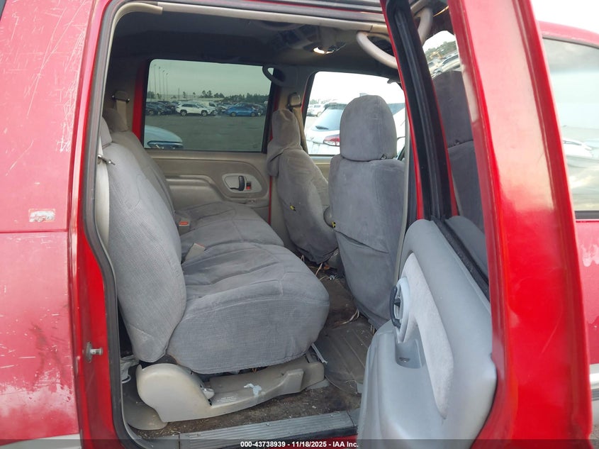 1996 Chevrolet Suburban C1500 VIN: 1GNEC16R5TJ385599 Lot: 43738939