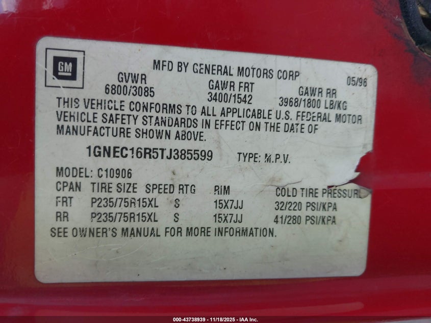 1996 Chevrolet Suburban C1500 VIN: 1GNEC16R5TJ385599 Lot: 43738939